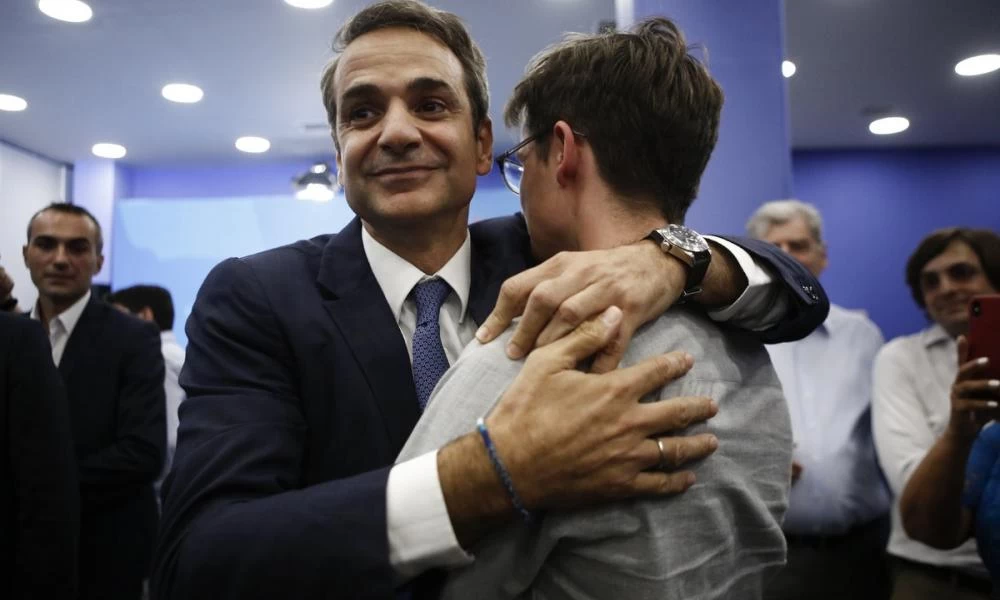 Θετικός στον κορονοϊό ο γιος του πρωθυπουργού